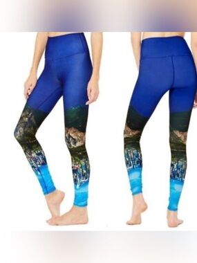 NEw with tags ALO yoga dreamscape Print High-Waist Legging. Size medium